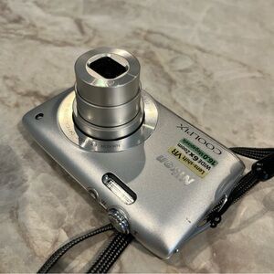 Nikon COOLPIX S3300 16.0MP Compact Digital Camera No Changer Tested Working